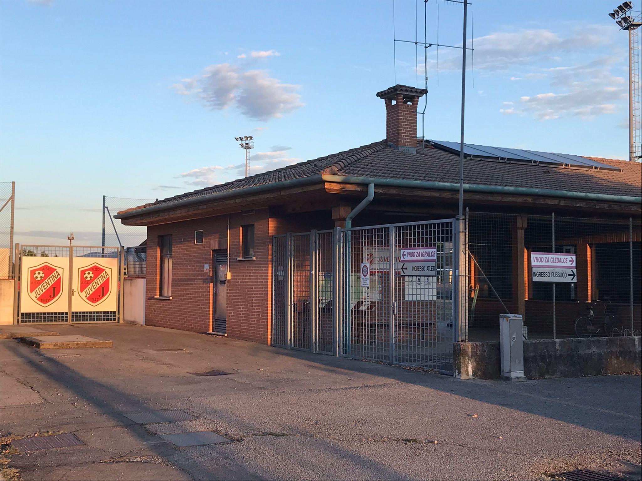 Blitz dei vandali alla Juventina, rubano e mangiano al campo di Sant'Andrea